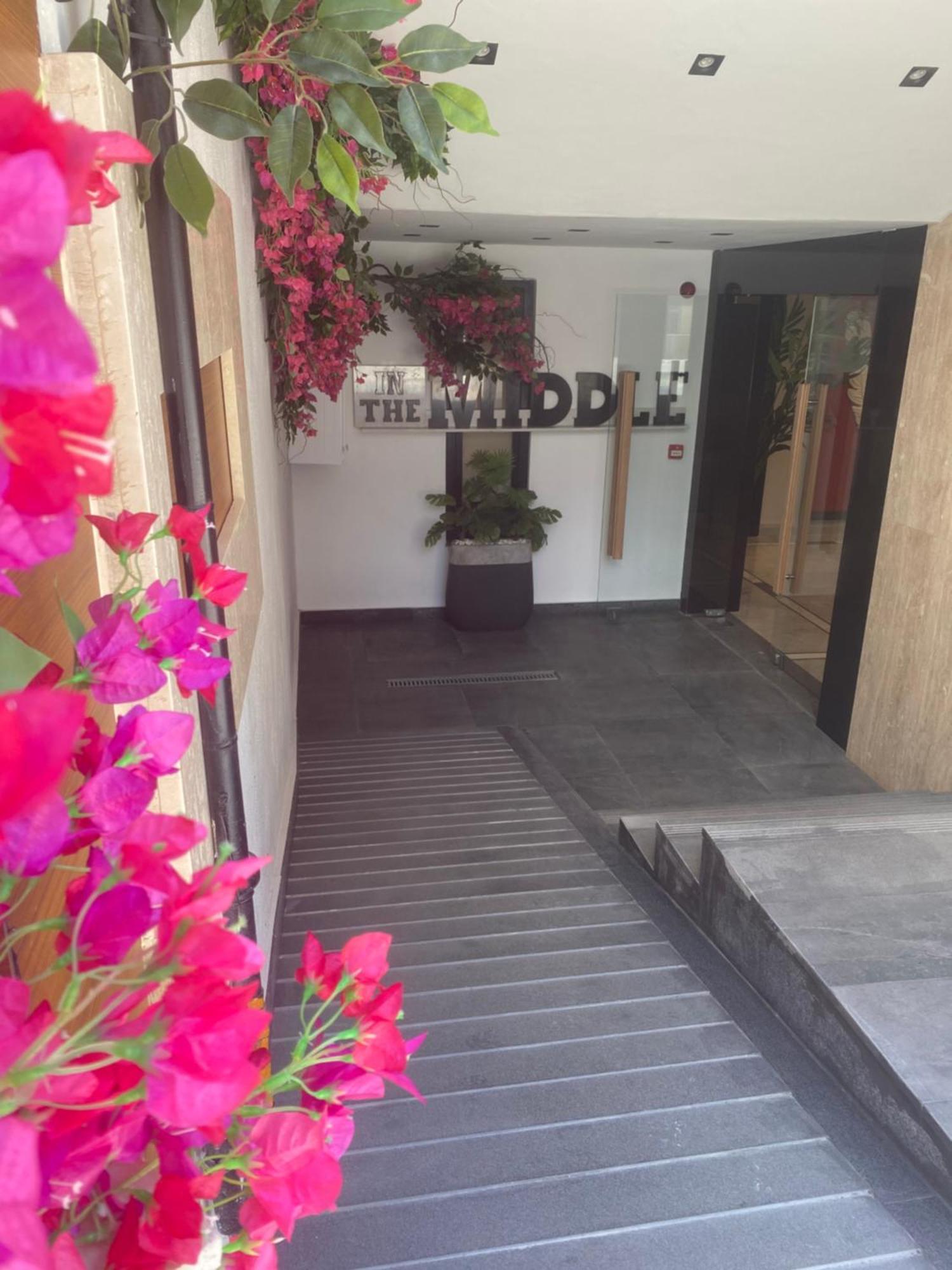 In The Middle Hotel Antalya Bagian luar foto